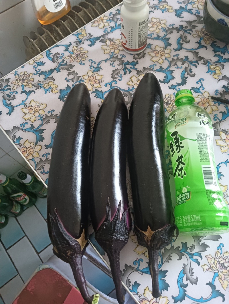 东北大地紫裤茄子和绿裤小茄子