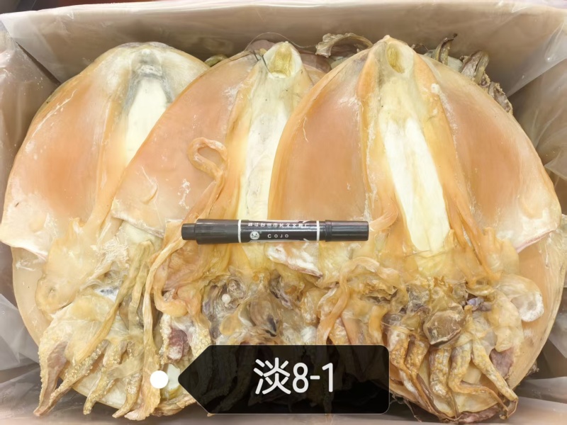 浙江东海特大墨鱼干，肉质肥厚口感鲜嫩，适合炖汤，爆炒