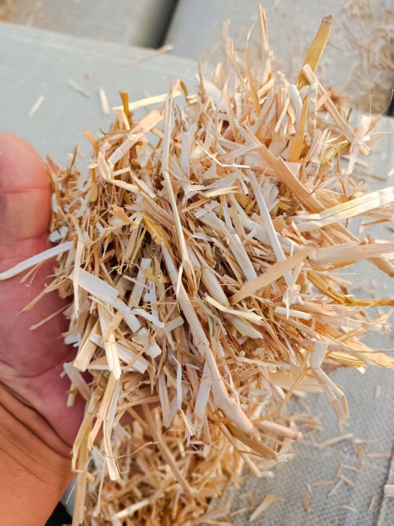 优质的小麦秸秆草料量大从优，基地直供货真价实