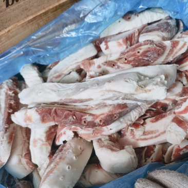 五花肉边角料。肥猪五花肉