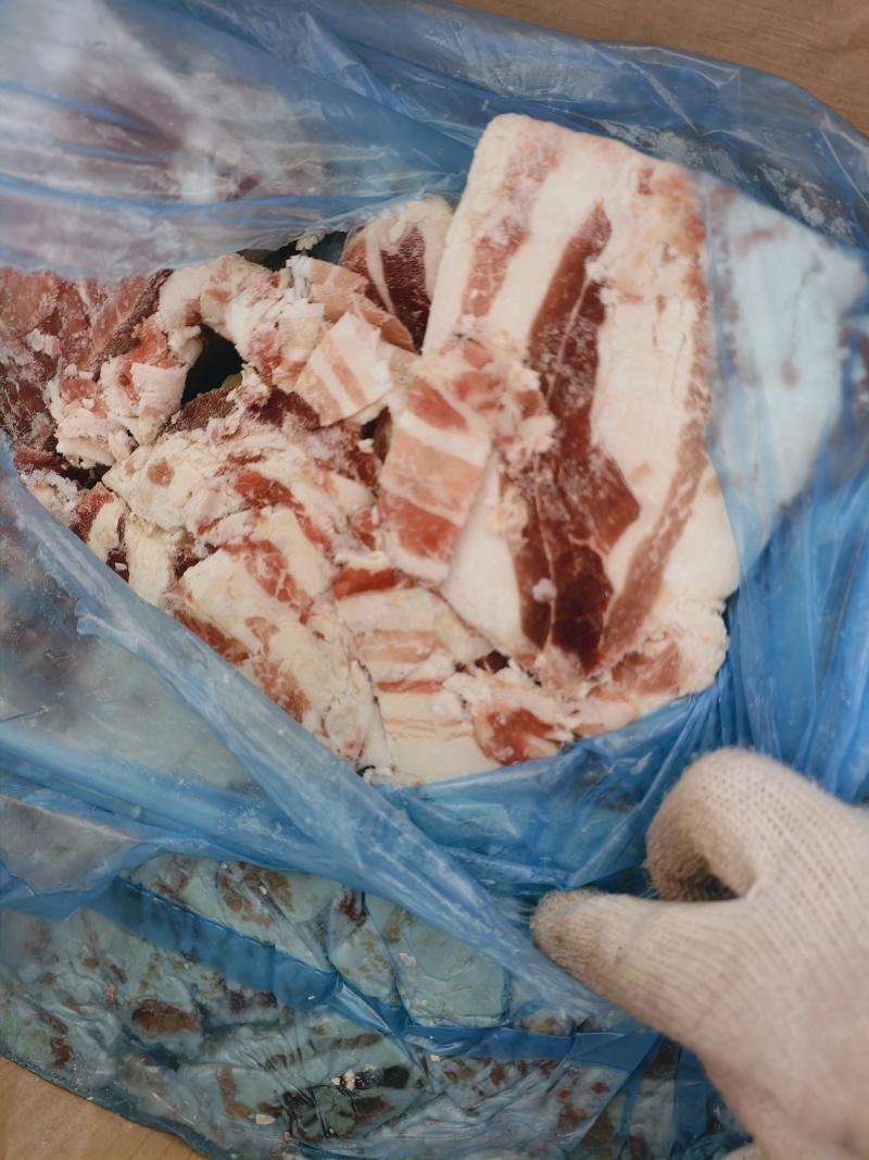五花肉边角料。肥猪五花肉