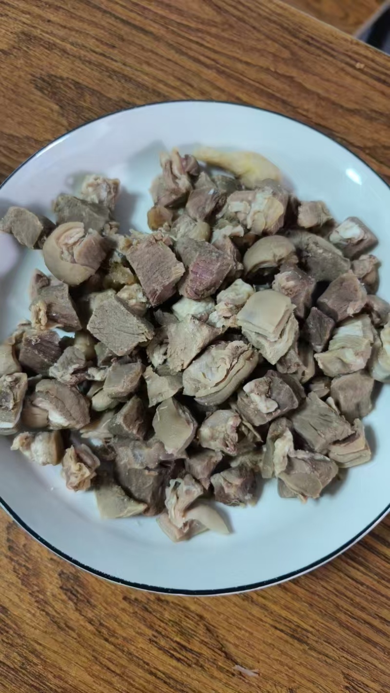 带皮水煮熟羊肉粒，羊肉烩面合适