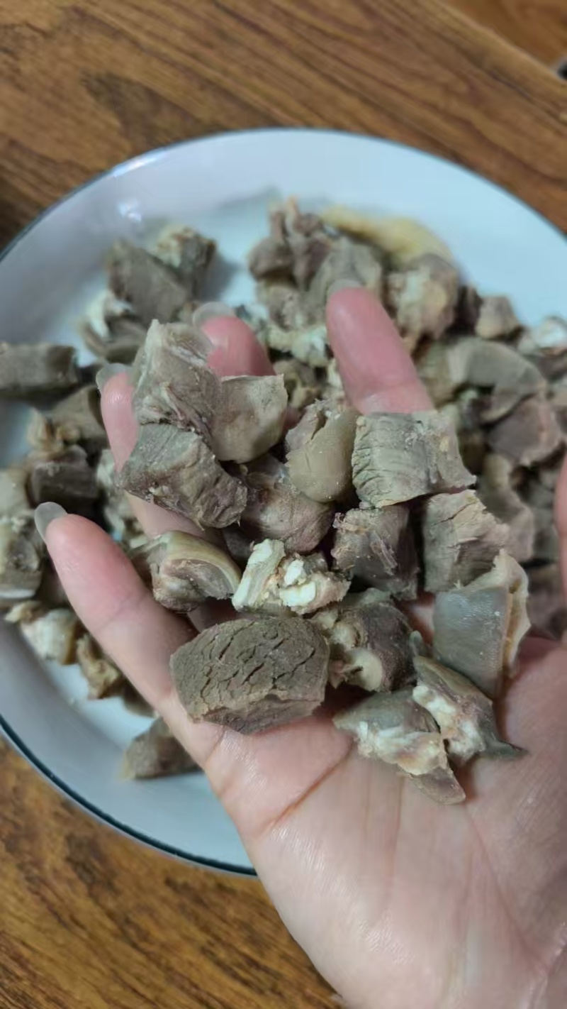 带皮水煮熟羊肉粒，羊肉烩面合适
