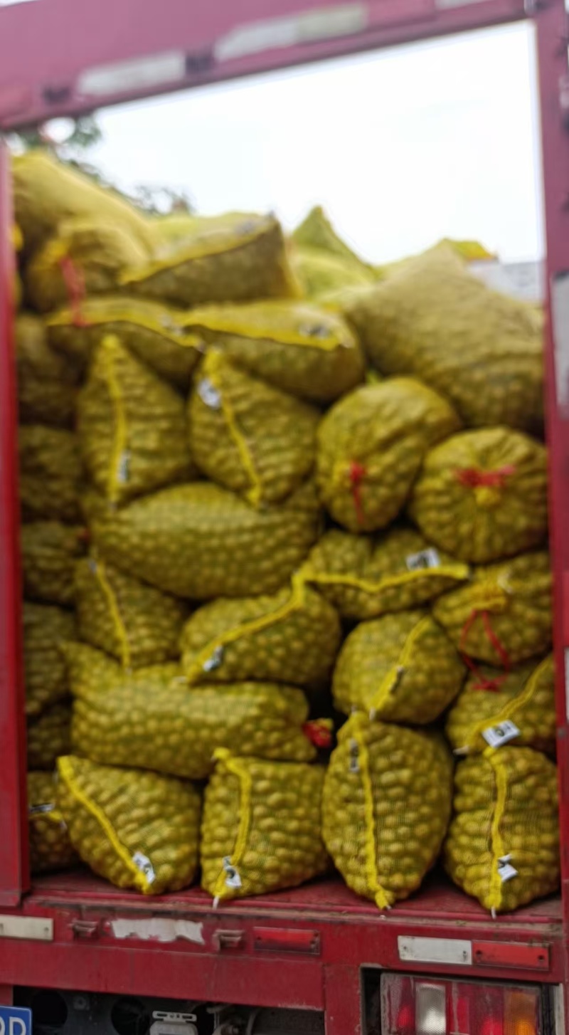 纯辽系去皮鲜核桃，各种规格都有，质量保证，按需分拣