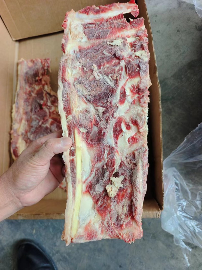 牛羽骨，带肉带板筋颜色好，价位低腾惠更多客户的选择