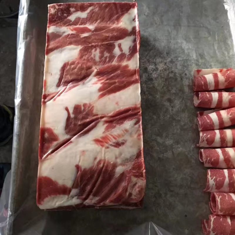 肥牛一号，精选腹肉原切整块牛肉，肥瘦相间，版型板正。