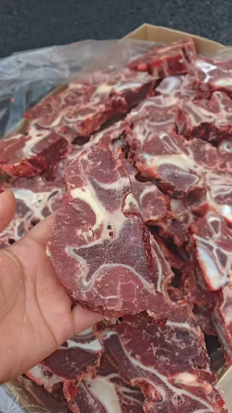 多肉牛脖骨，价格不高，一件也是批发价。