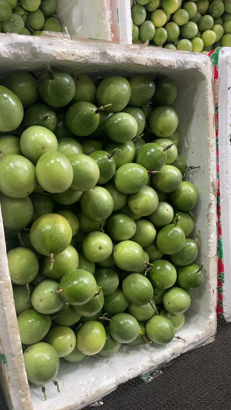 钦蜜9号黄金百香果，口感好纯甜，多汁，，，