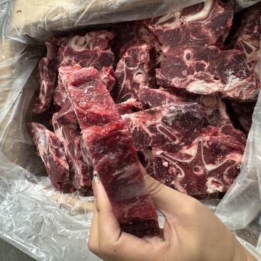 满肉牛脖骨