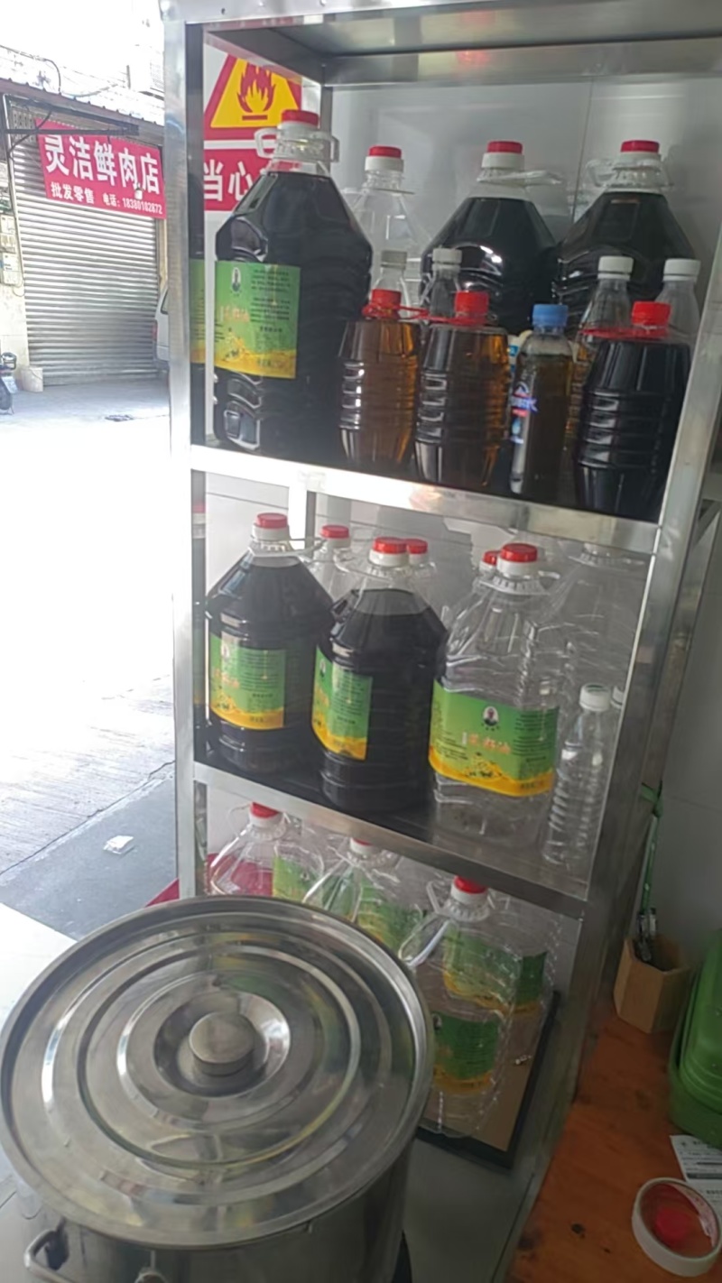 农家菜籽油，色泽红润油质上等，现榨现发长期供货，欢迎咨询