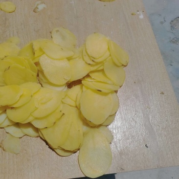 自制土豆干。