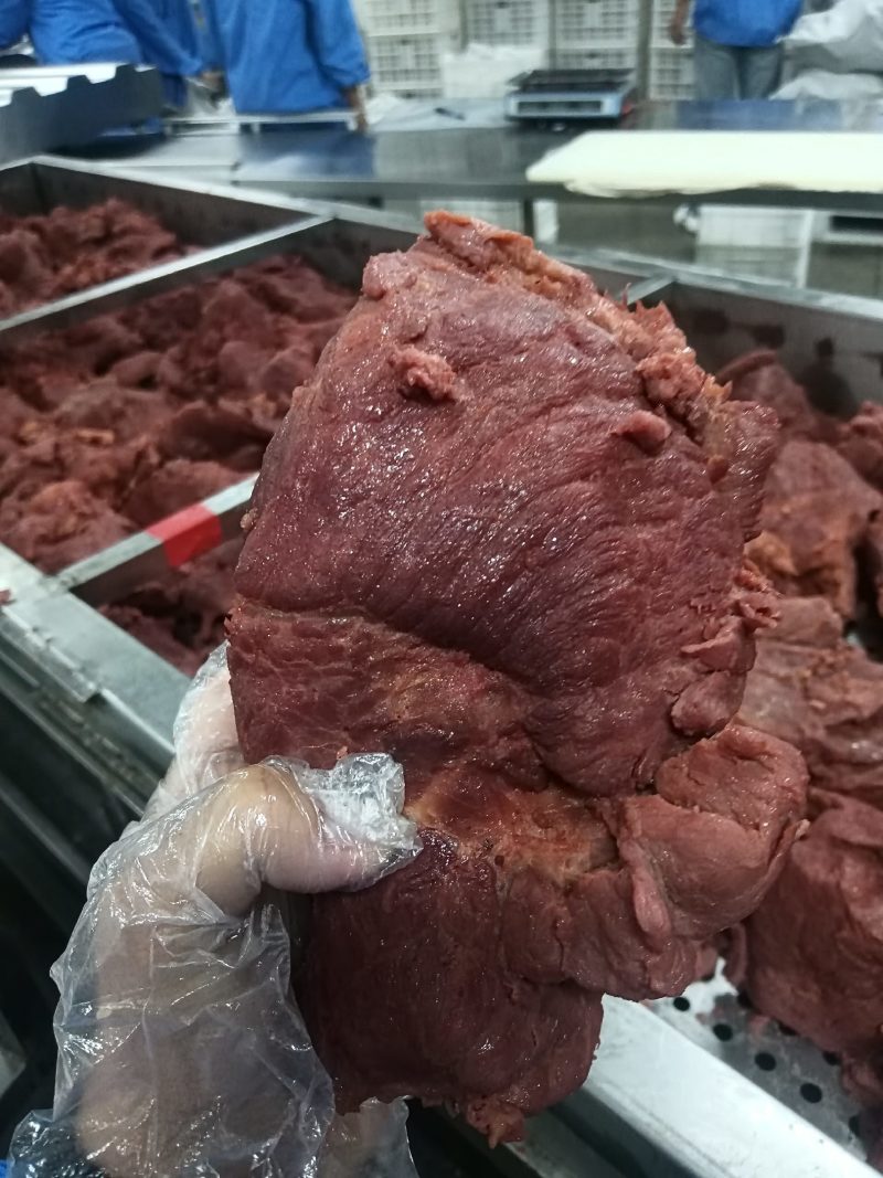 五香全熟马肉，不含淀粉，切盘整齐，厂家常年批发，一首货源