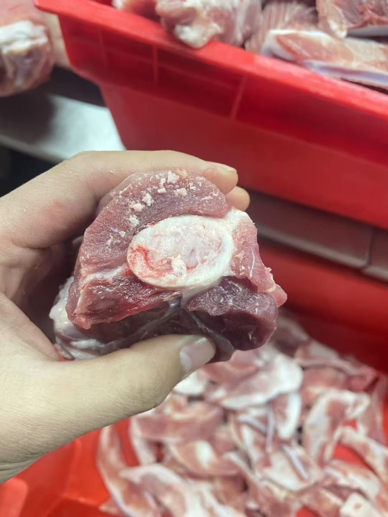 肥猪肉前前骨