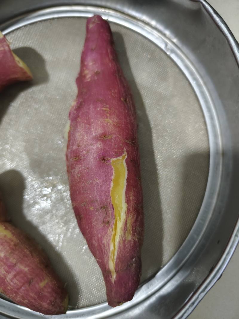 秦薯5号板栗红薯红皮黄心条形好无虫眼干面清甜