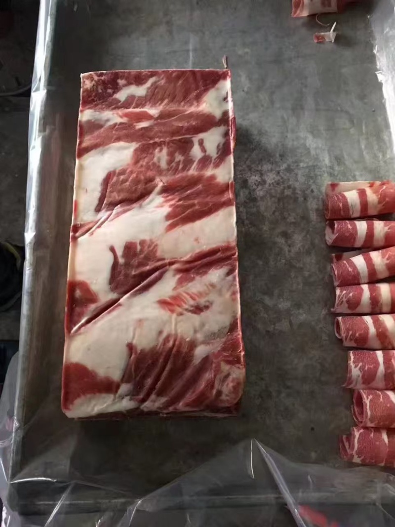 肥牛二号，肥瘦相间，块整不碎，自然油，纯干原切牛肉。