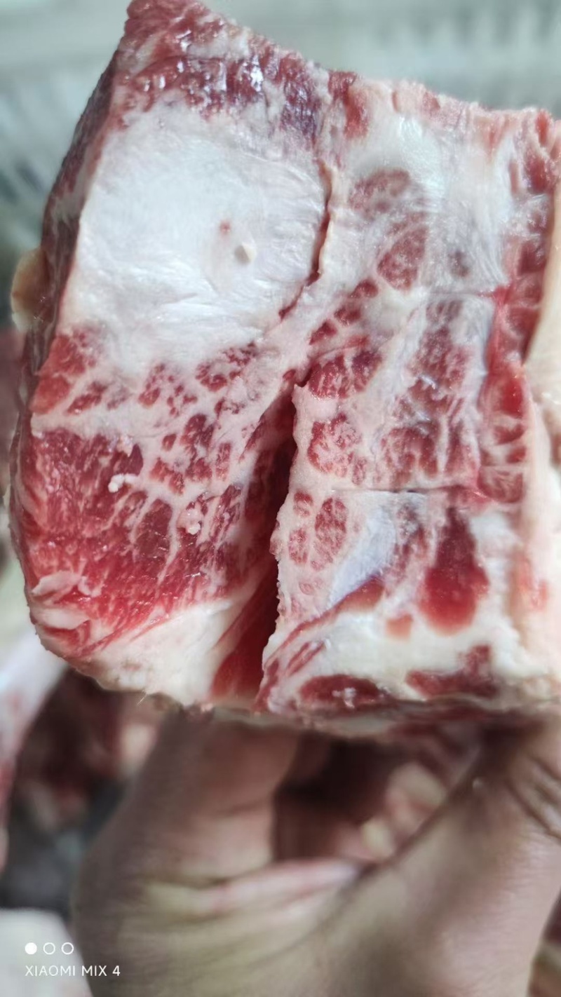 雪花牛肉，谷饲上脑边，安格斯谷饲雪花牛肉块，烤肉必备