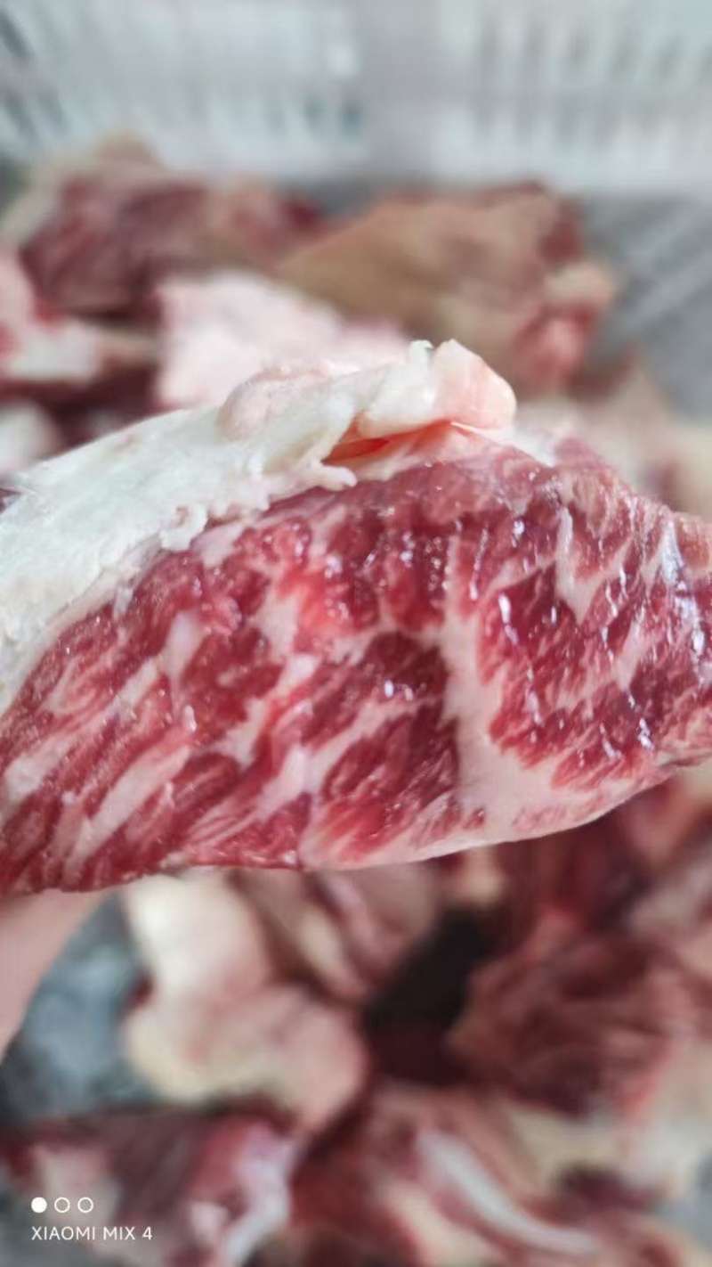 雪花牛肉，谷饲上脑边，安格斯谷饲雪花牛肉块，烤肉必备