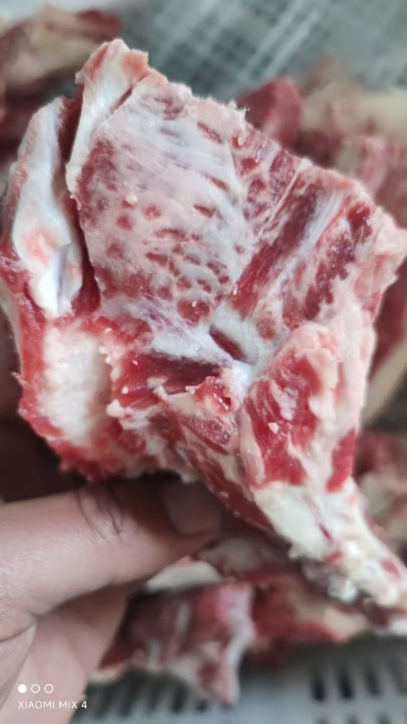 雪花牛肉，谷饲上脑边，安格斯谷饲雪花牛肉块，烤肉必备