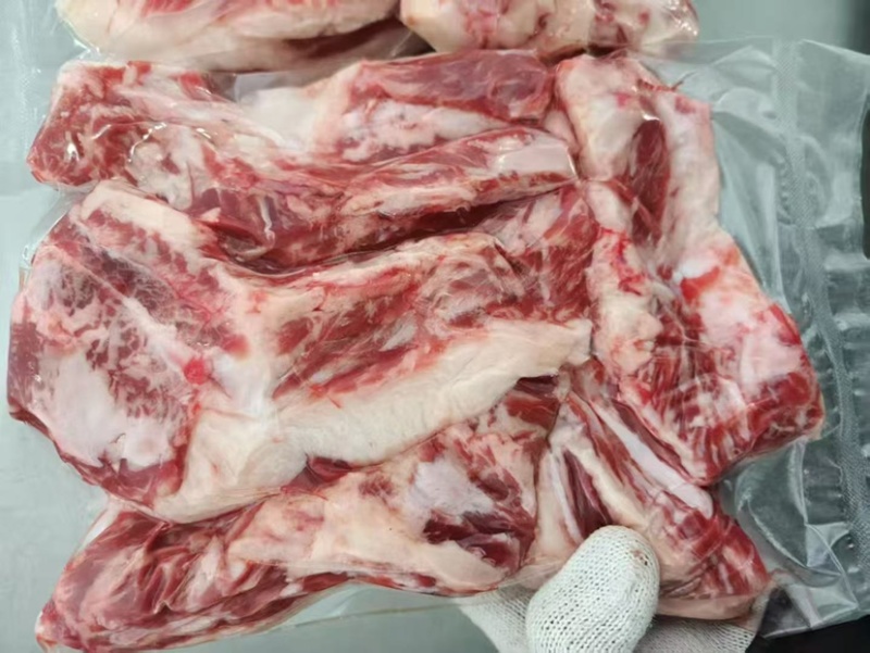 雪花牛肉，谷饲上脑边，安格斯谷饲雪花牛肉块，烤肉必备