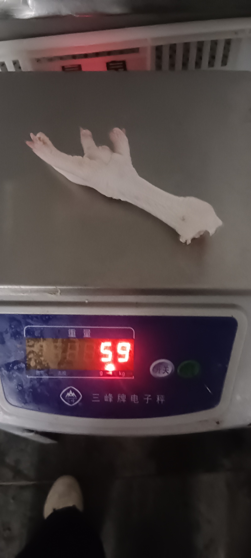 老鸡爪平均55-65克左右