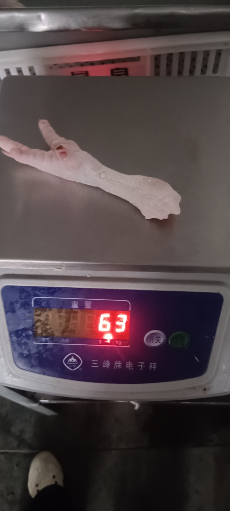 老鸡爪平均55-65克左右