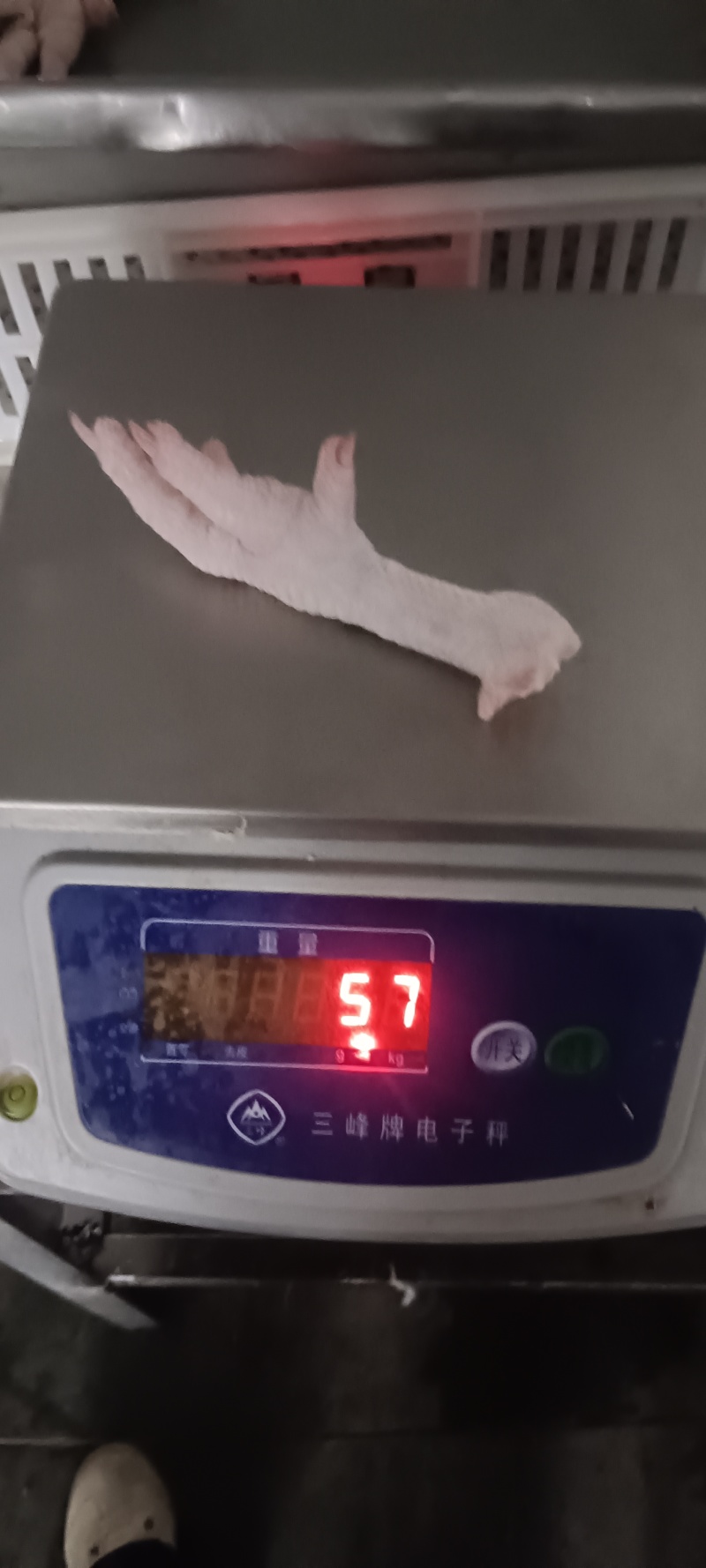 老鸡爪平均55-65克左右