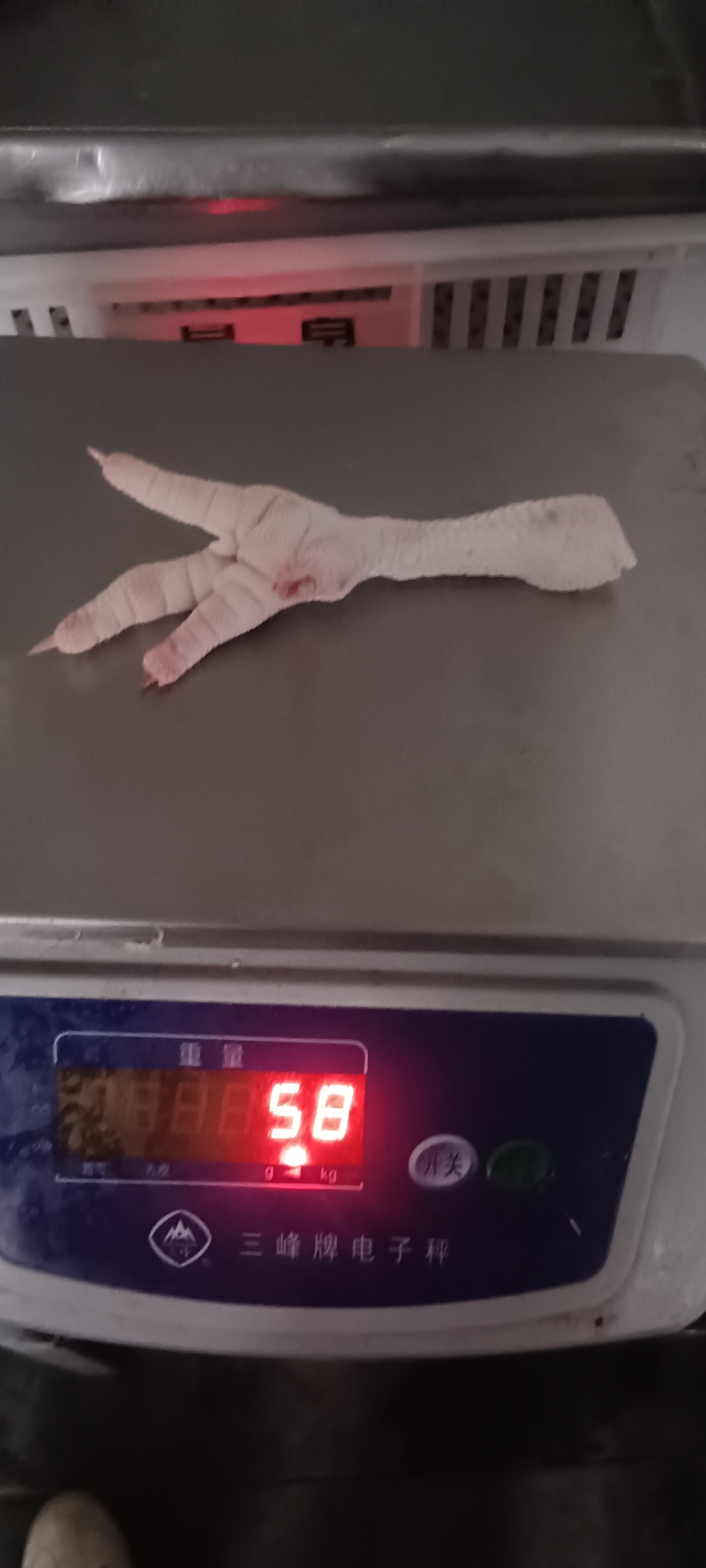 老鸡爪平均55-65克左右