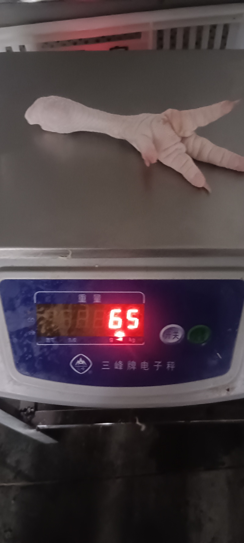 老鸡爪平均55-65克左右