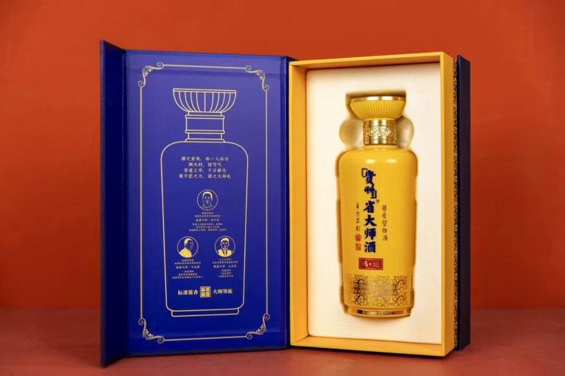 鸿运：采用书本盒包装，用来记录历史和承载文化