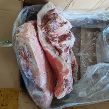 标猪带皮去骨前腿肉