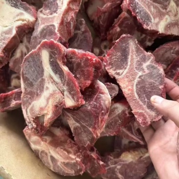 满肉牛脖骨
