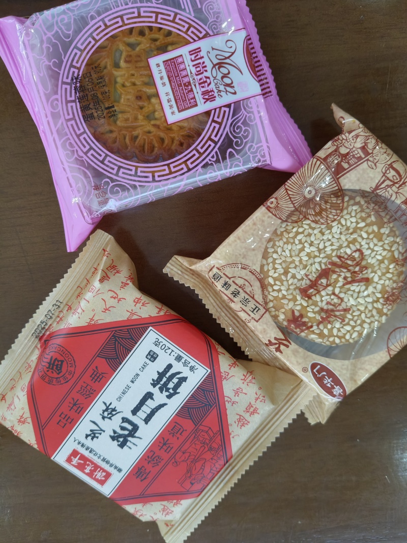 蛋黄莲蓉月饼0.95一个100克