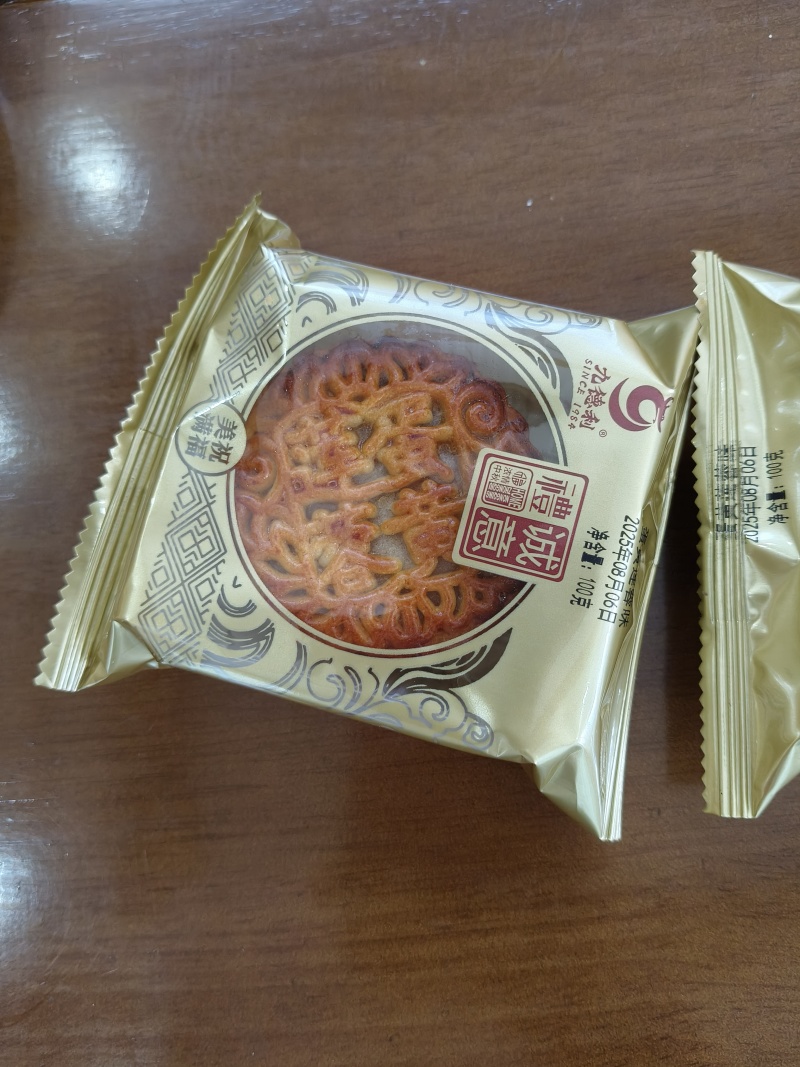 蛋黄莲蓉月饼0.95一个100克