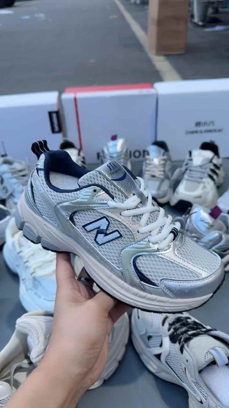 大厂做出来的老爹鞋，轻底，天地盖的盒子，鞋子穿着舒服
