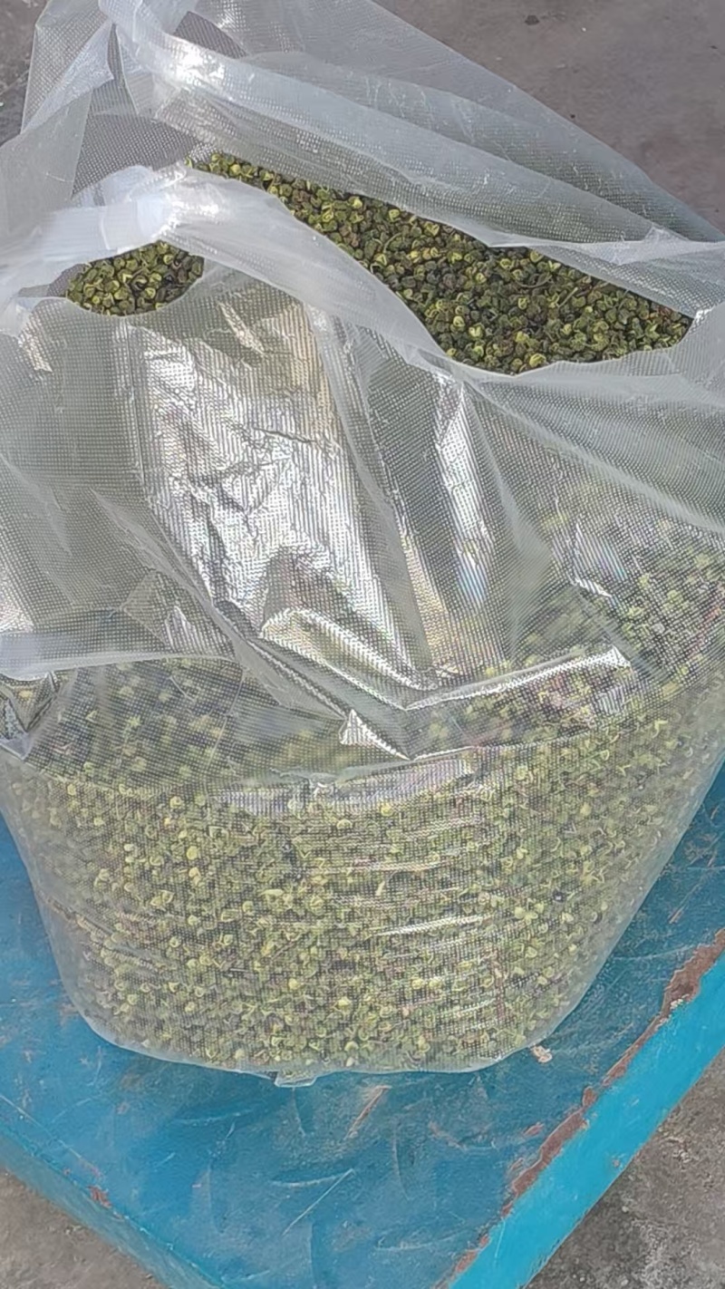 云南省昭通市彝良县自家农户青花椒
