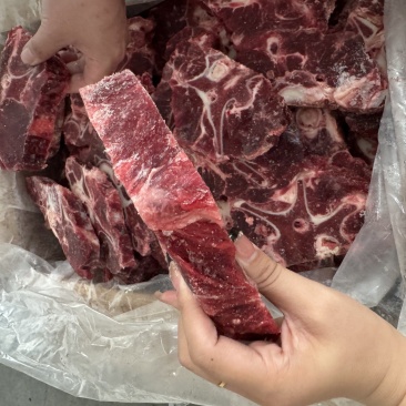 满肉牛脖骨