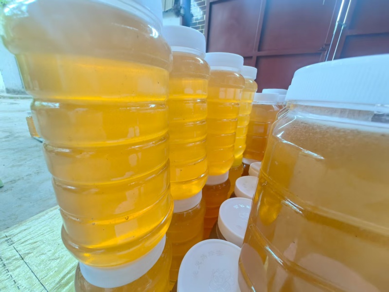 新疆野花蜂蜜，百花蜜新疆吐鲁番鄯善县百花，沙枣蜜，甜瓜蜜