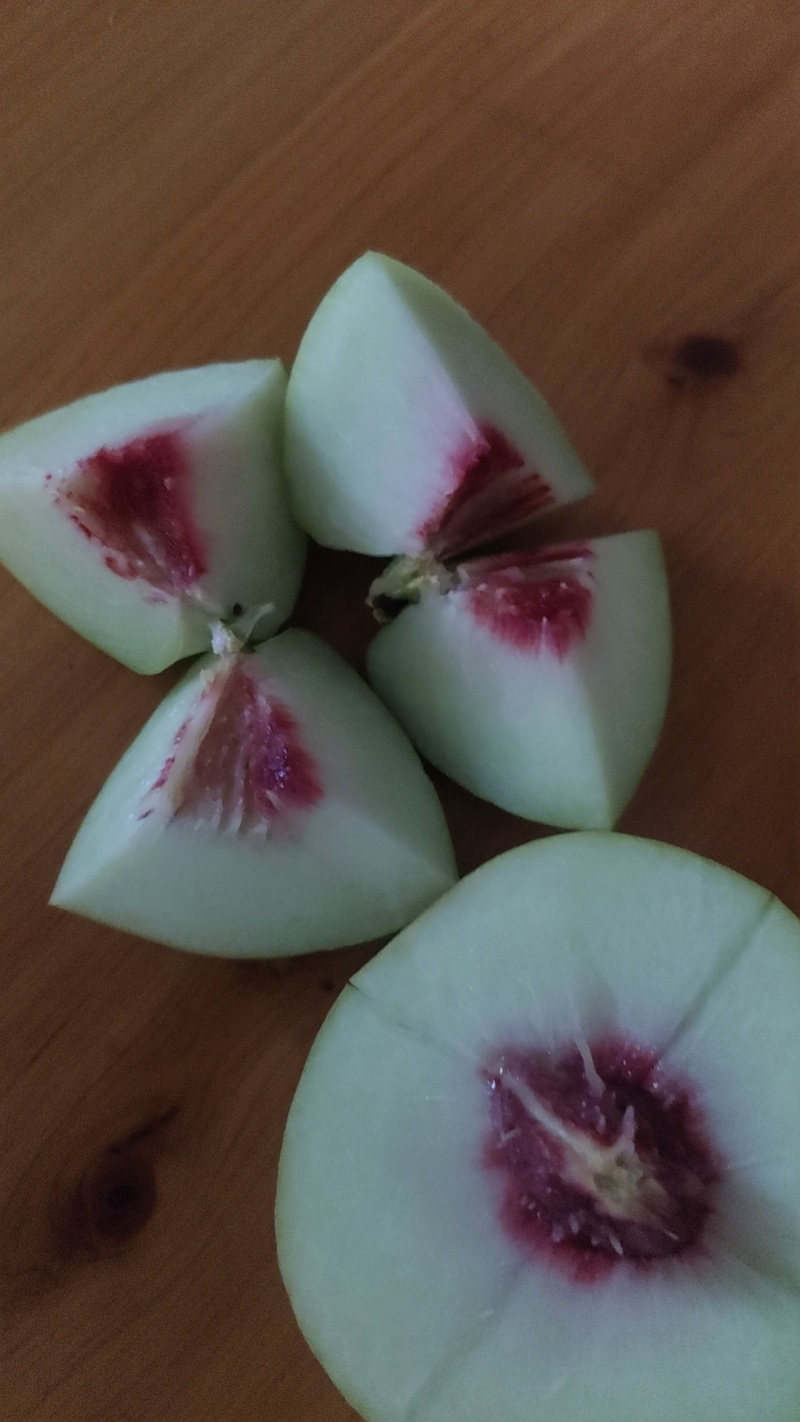 八月红心脆蜜桃