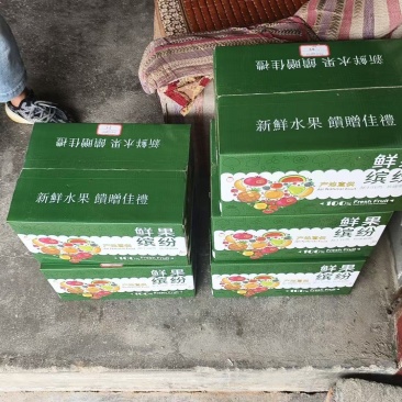 新鲜大果打包发走，需要的滴滴我，现摘现发[呲牙]