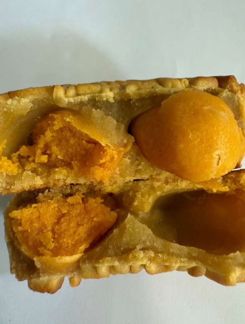 蛋黄月饼网络爆款，各种规格，欢迎咨询