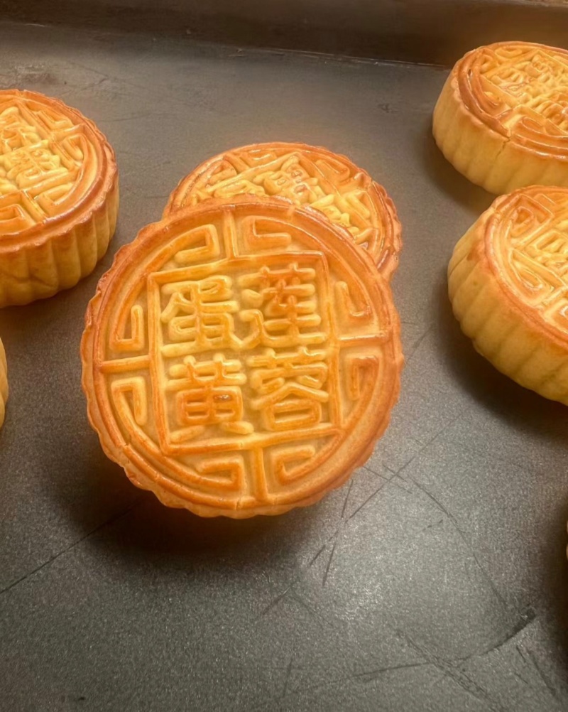 蛋黄月饼网络爆款，各种规格，欢迎咨询
