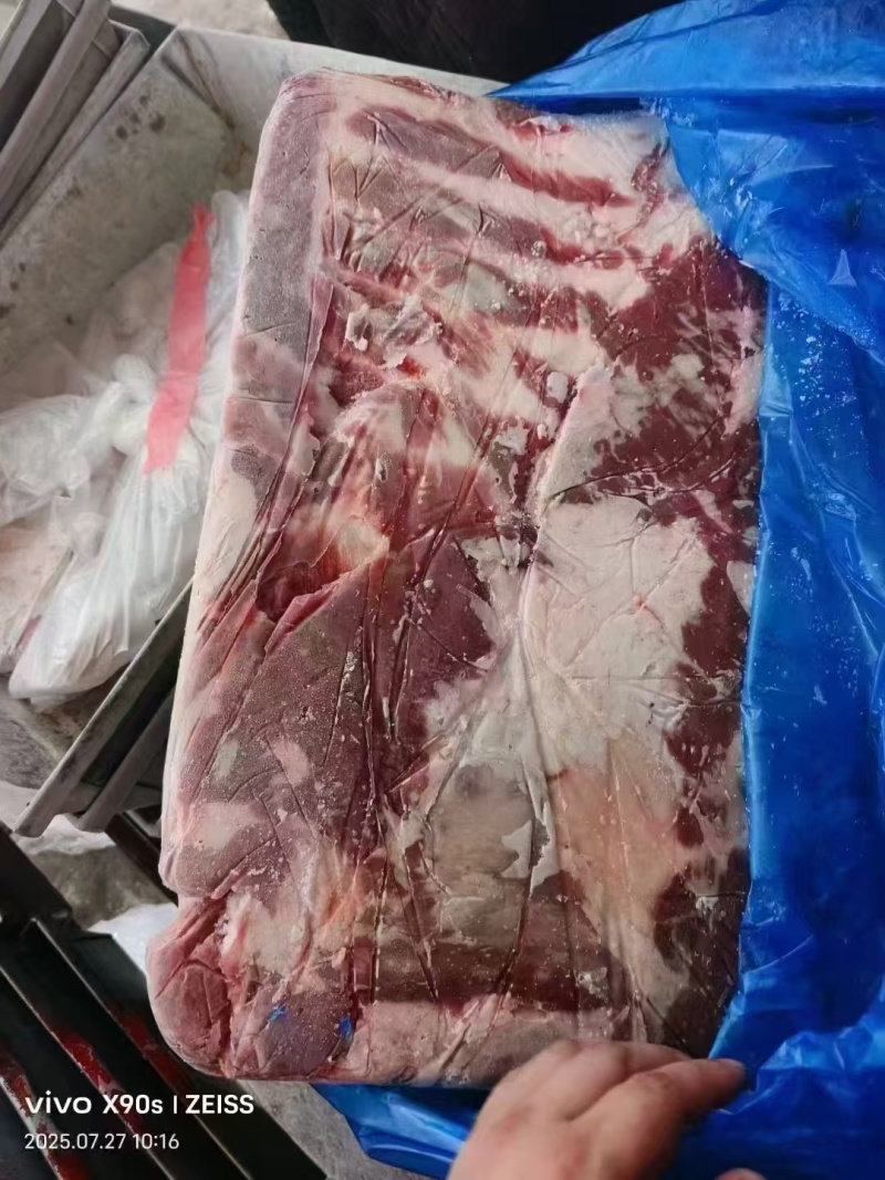 带皮去皮五花肉，各种规格，有大日期，腊肉厂用