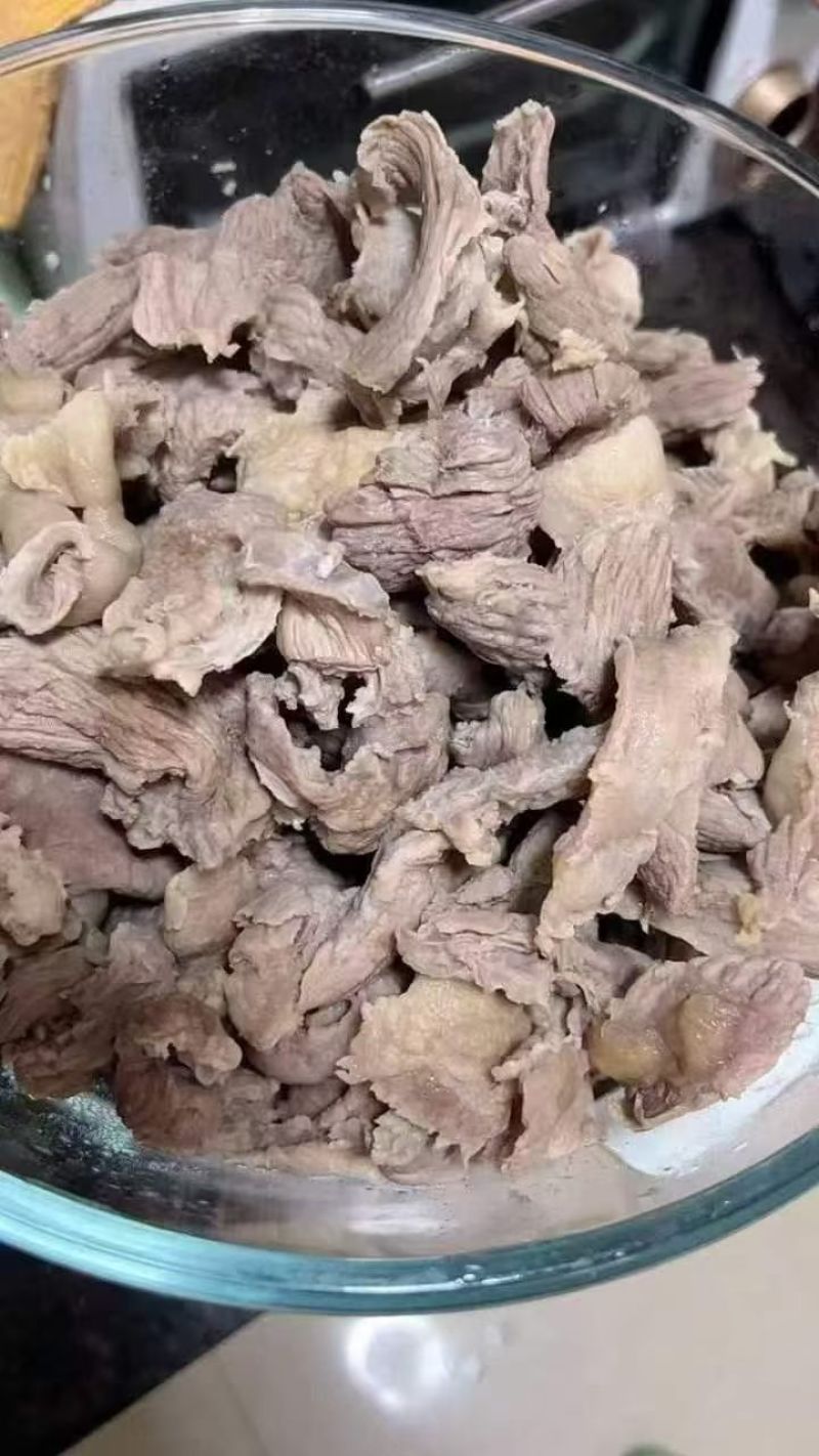 纯干牛肉筋，做牛肉干剔下的边角料，工厂直销，常年有货！