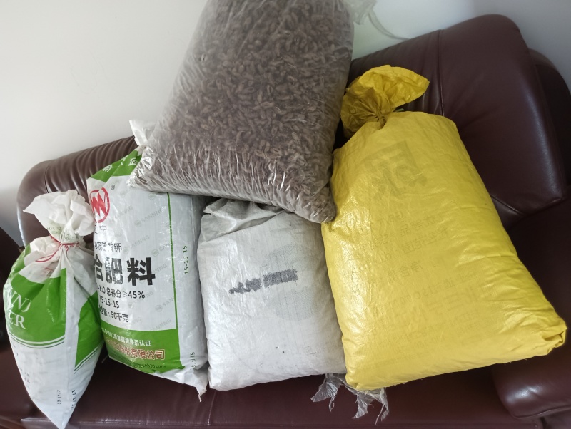 每年暑假季节本人有大里蝉蜕，蝉花，知了猴供应。