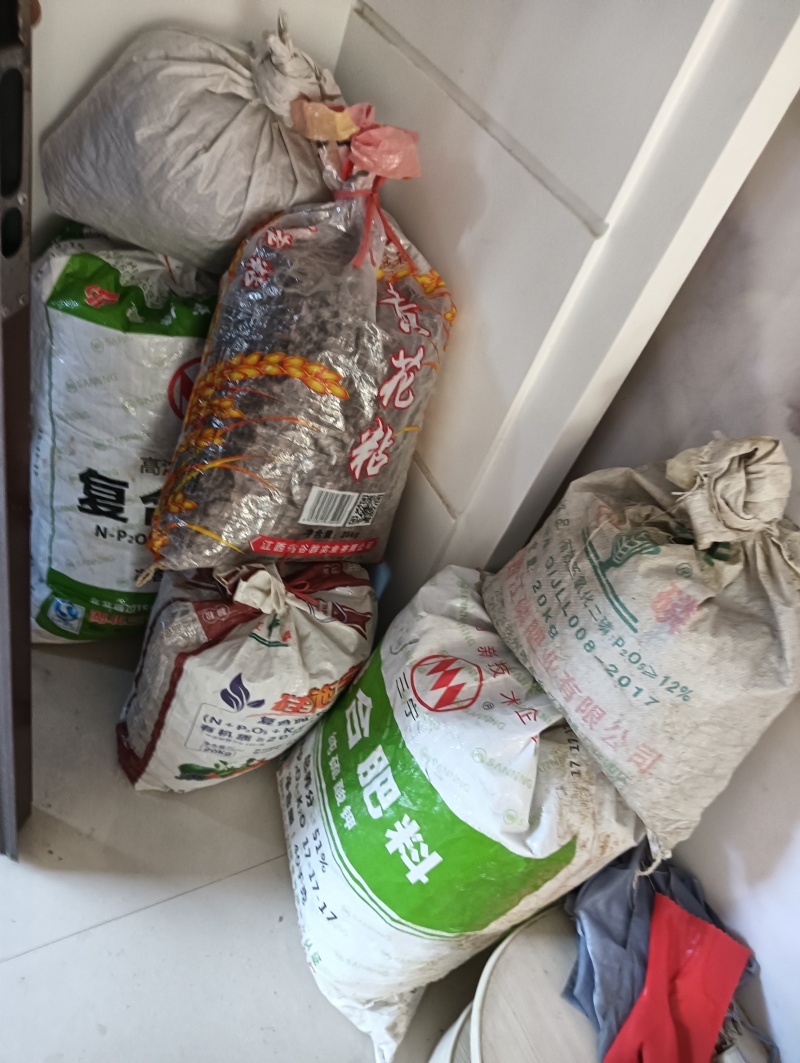 每年暑假季节本人有大里蝉蜕，蝉花，知了猴供应。