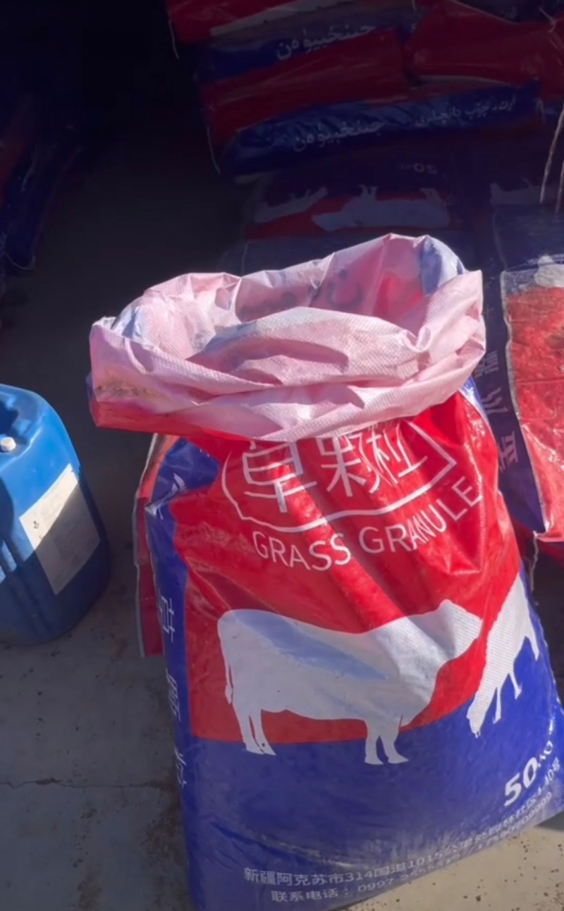 新疆颗粒饲料适用于牛羊鸡鸭养殖用货源充足量大从优