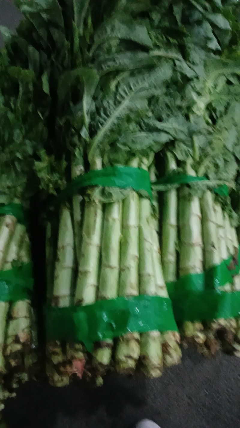 二青竹筒莴笋皮薄肉嫩