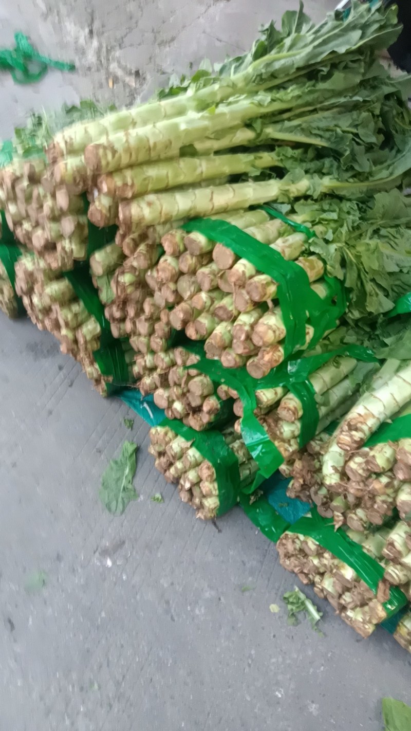二青竹筒莴笋皮薄肉嫩