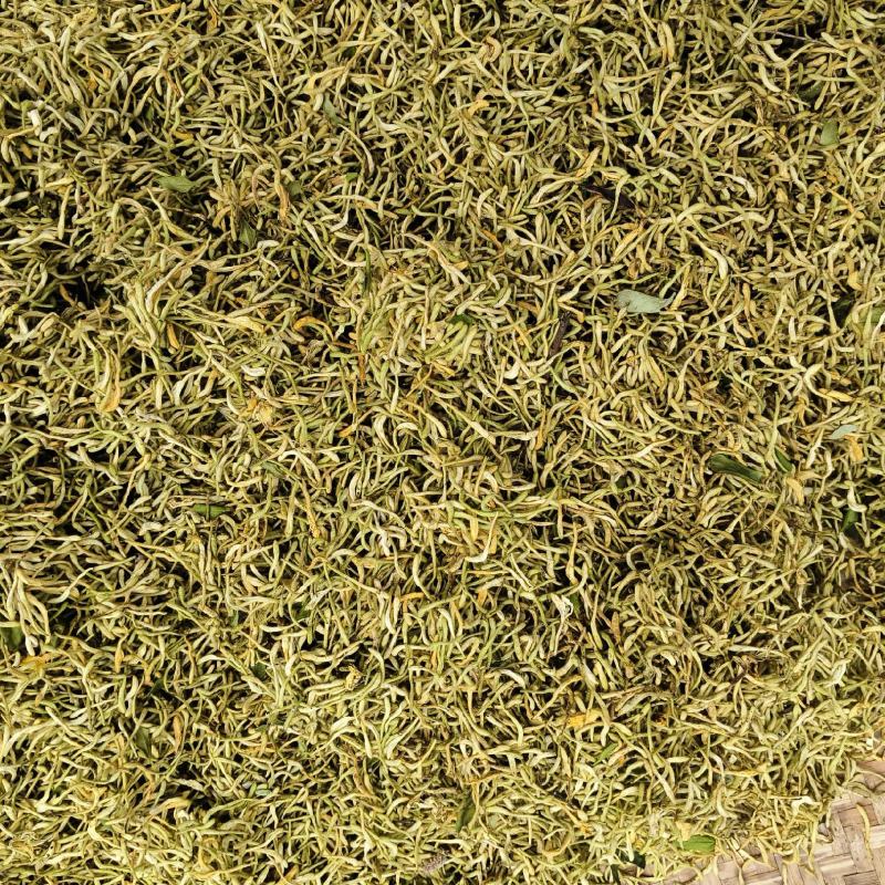 高山野生金银花，自然生长，自然凉晒，干净无杂质，颜色好。