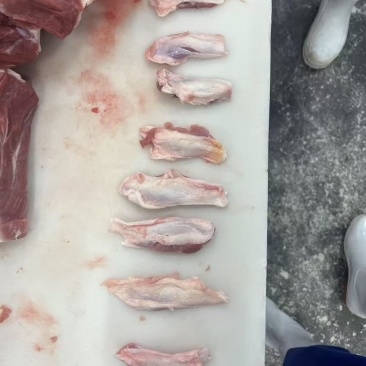 膘猪前肘里面的一根筋，现在是烧烤爆品